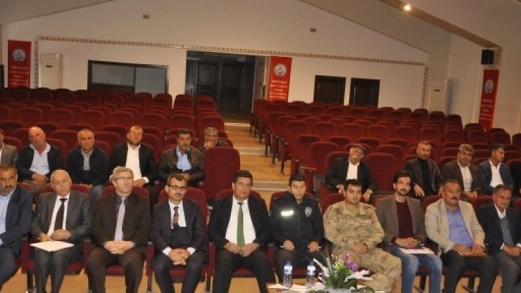 Arguvan'da Muhtarlar Toplantısı