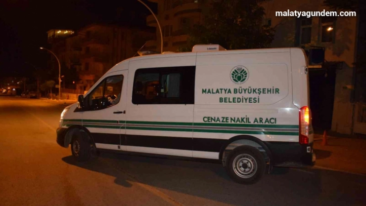 Arkadaşlık kurmak istediği kızın babasını öldürdü