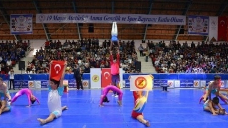 Atatürk'ü Anma Gençlik Ve Spor Bayramı Kutlama Töreni Yapıldı
