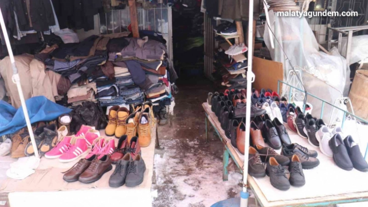 Ayakkabı hırsızları polisten kaçamadı