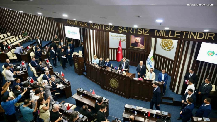 Bakan Bayraktar: 'Karadeniz gazı 2028'de 16 milyon haneye ulaşacak'