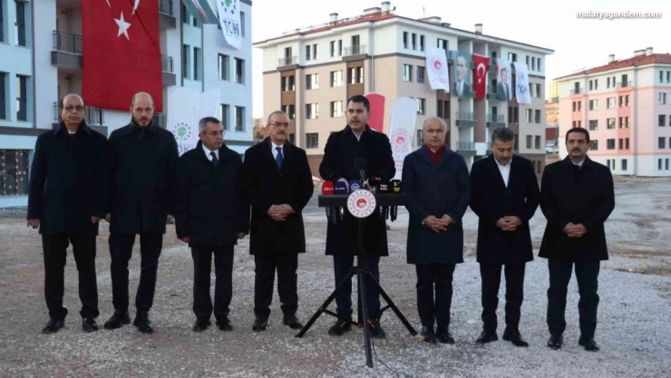 Bakan Kurum: '11 ilde evine girmeyen, iş yerini açmayan tek bir depremzede kardeşimiz kalmayacak'