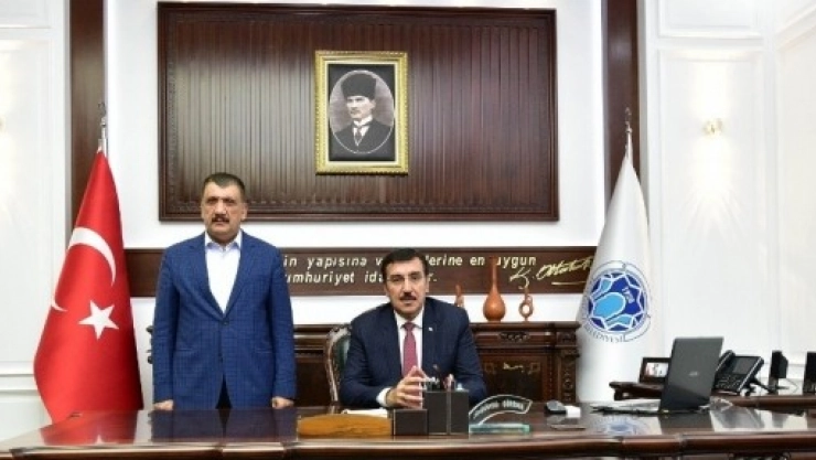 Bakan Tüfenkci Yeni Hizmet Binasını Gezdi