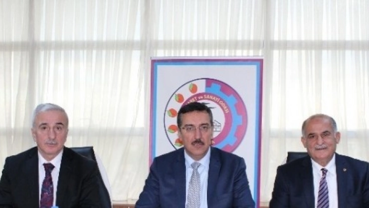 Bakan Tüfenkci İş Adamları İle Bir Araya Geldi