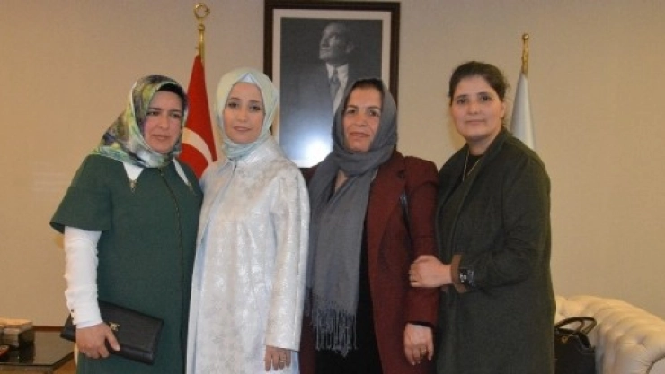 Esra Tüfenkci Kadınlarla Bir Araya Geldi