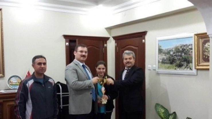 Başarılı Öğrencilere  Hediyeler Verildi