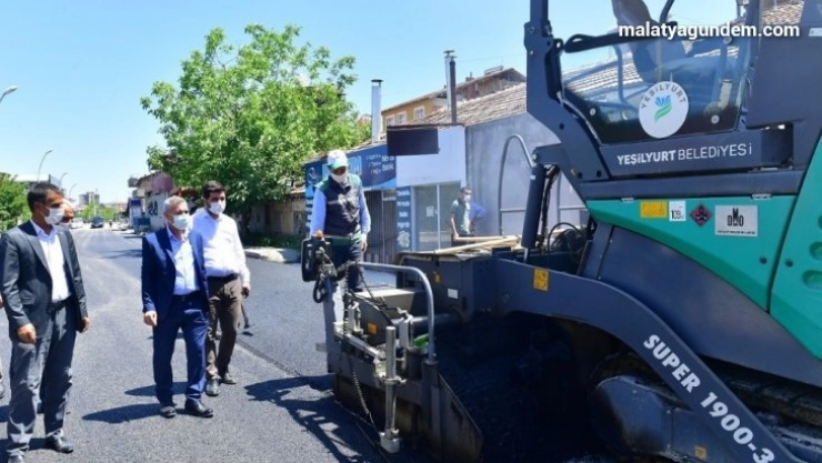 Başkan Çınar, asfalt çalışmasını inceledi