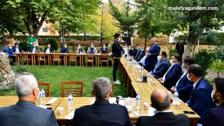 Başkan Çınar, esnafla istişare etti