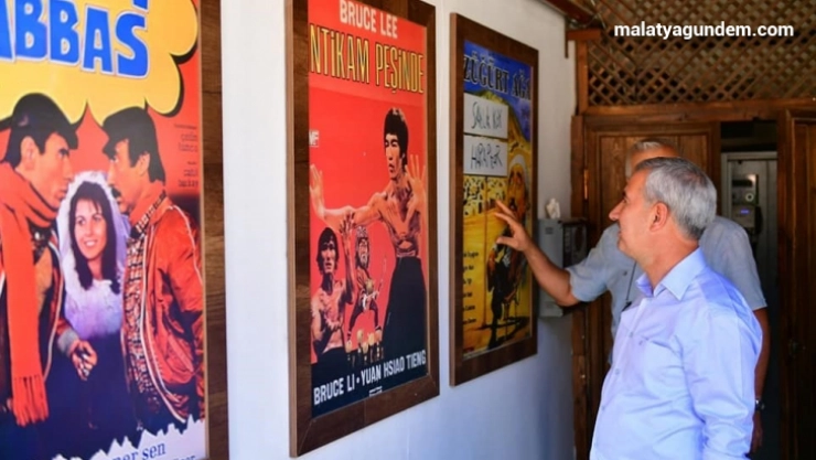 Başkan Çınar, Sinema Müzesi'nde incelemelerde bulundu