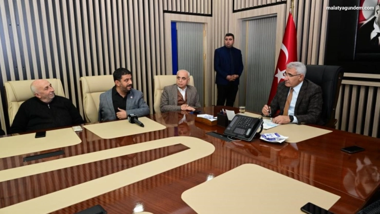 Başkan Güder 'Yerinde Dönüşüm' projesiyle ilgili muhtarlara bilgilendirme yaptı