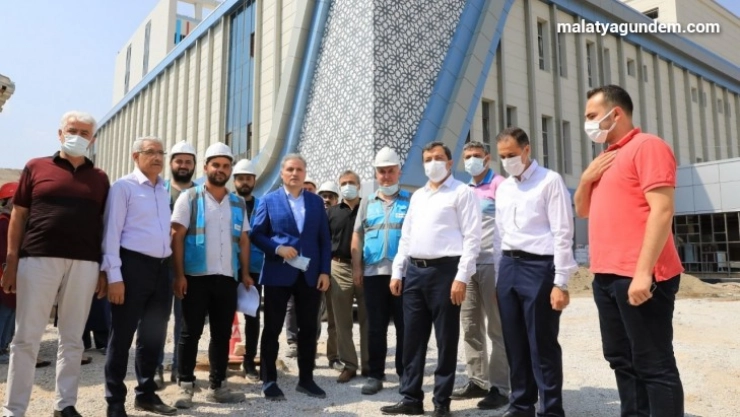 Başkan Güder, devlet hastanesi inşaatını inceledi