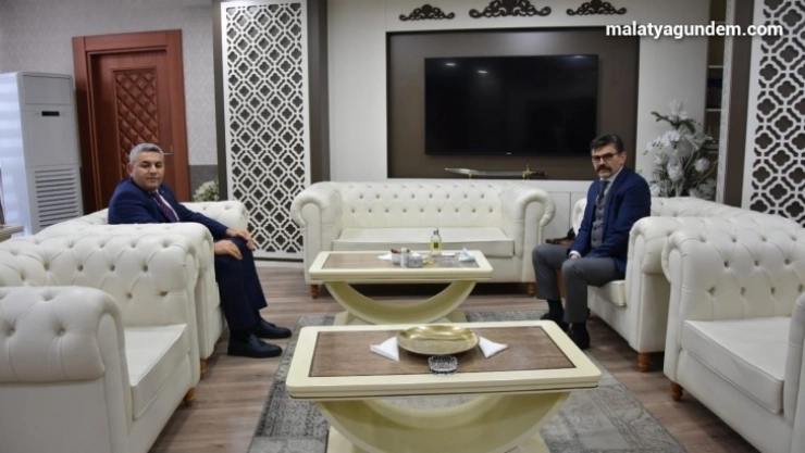 Başkan Sadıkoğlu'ndan emniyet müdürüne ziyaret