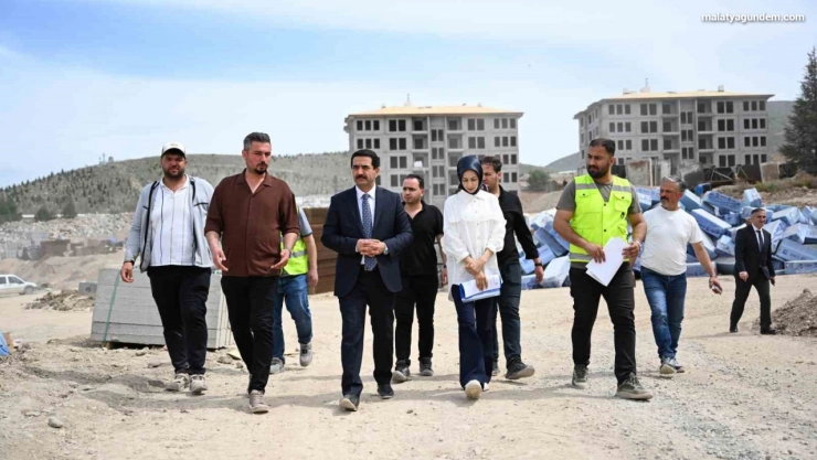 Başkan Taşkın: 'Hedef, Ak Oğuz Kışlası'ndaki konutları Ekim sonuna yetiştirmek'