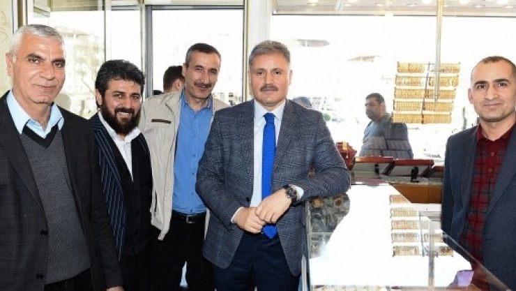 Başkan Çakır, Eski Malatya'da Esnaf Ve vatandaşları Ziyaret Etti
