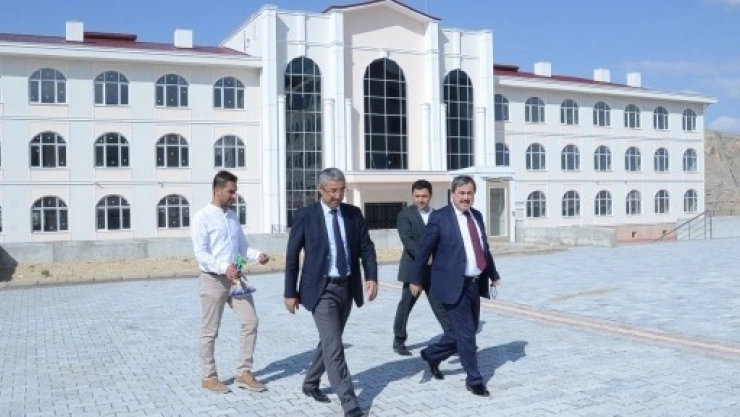 Başkan Eser Tamamlanan İmam Hatip Lisesi Binasını İnceledi