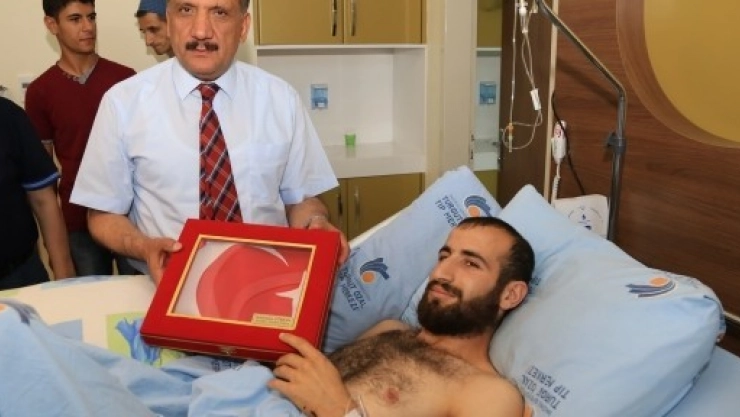 Başkan Gürkan, Darbe Mağduru Enes Gün'ü Ziyaret Etti