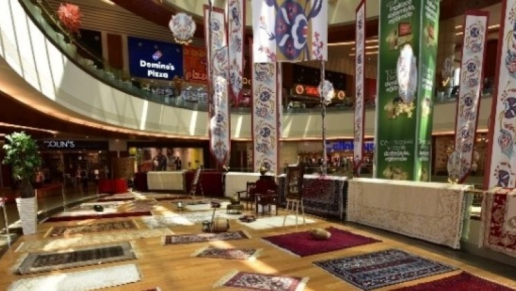 Başkan Gürkan, Halı Sergisini Gezdi