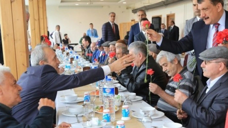 Başkan Gürkan Huzurevi Sakinleri İle Biraraya Geldi