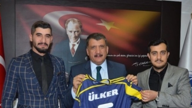 Başkan Gürkan'a Mehmet Topal'ın Forması Hediye Edildi
