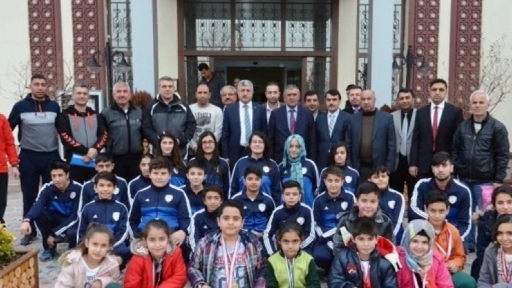 Başkan Polat, Başarılı Sporcuları Ağırladı
