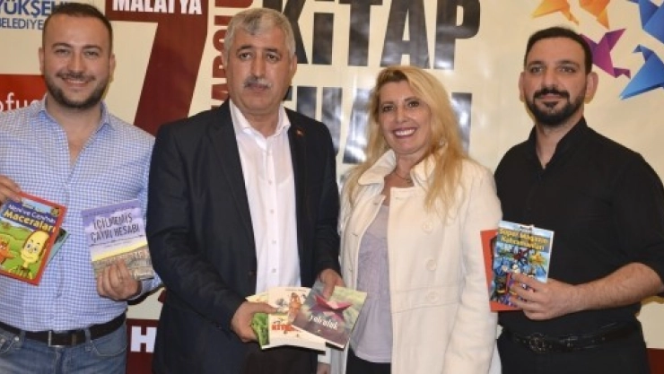 Başkan Polat Kitap Fuarını Ziyaret Etti