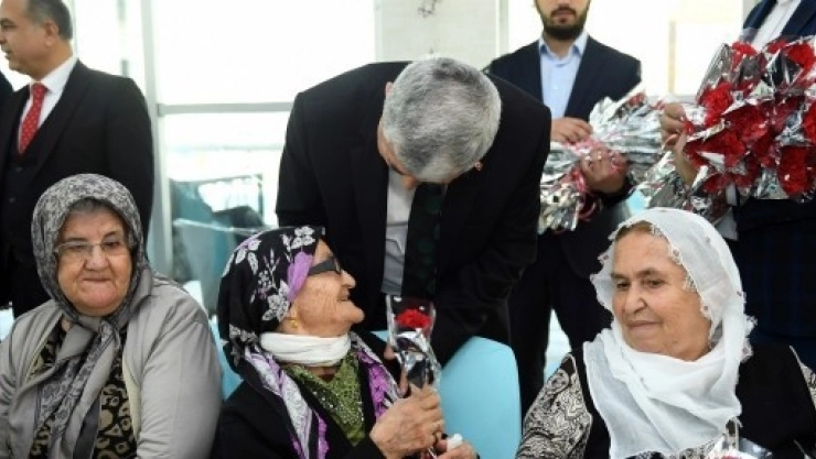 Başkan Polat Yaşlıları Misafir Etti