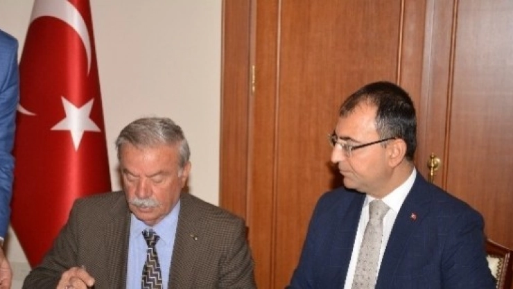 Başkan Sözünde Durdu Okul Yaptırıyor