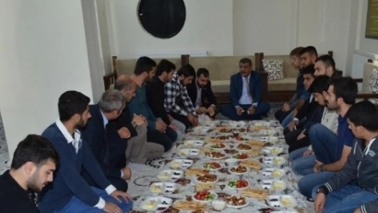 Gürkan: Her Zaman Gençlerin Yanında Olacağız