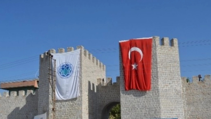 Battalgazi İlçesindeki Tarihi Surlar Yükseliyor