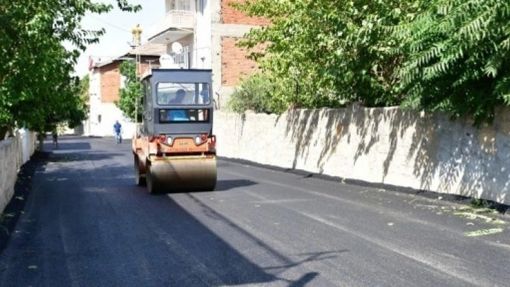 Battalgazi'de Sıcak Asfalt Çalışmaları Sürüyor