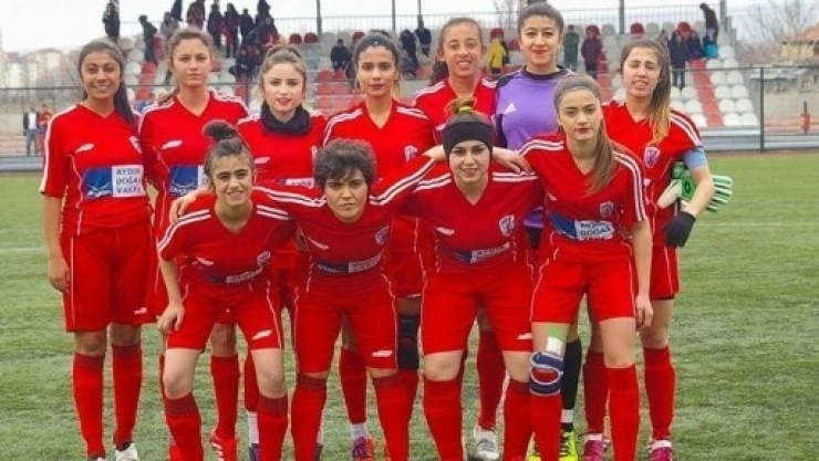  Bayanlar İlk Maçında Rakibini 3 - 0 Mağlup Etti