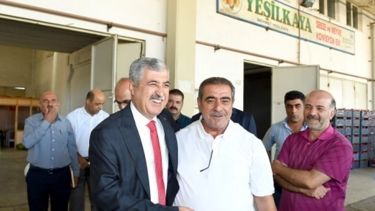 Belediye Başkanı Hal Pazarı Esnafıyla Kahvaltıda Buluştu