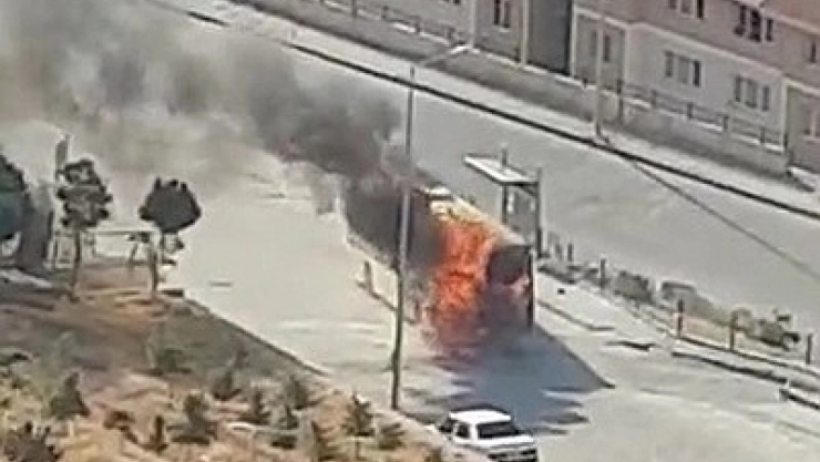 Belediye Otobüsü Alev Alev Yandı