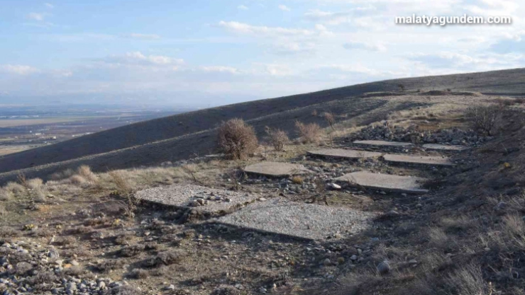 Bin 200 metre rakımdaki betonla kapatılan petrol kuyuları şaşırtıyor