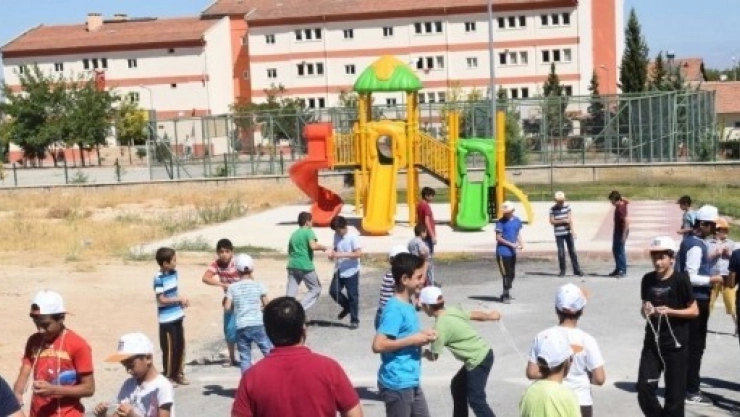 Bir Gelenek Ve Binlerce Gülen Çocuk