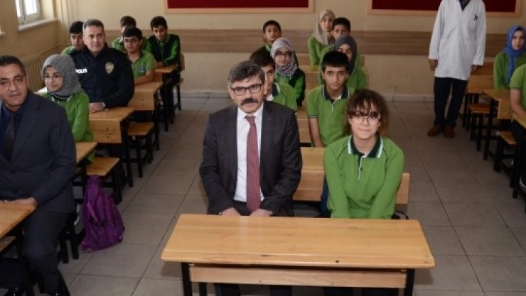 'Bir Gülümseme Yeter Bize'  Projesi