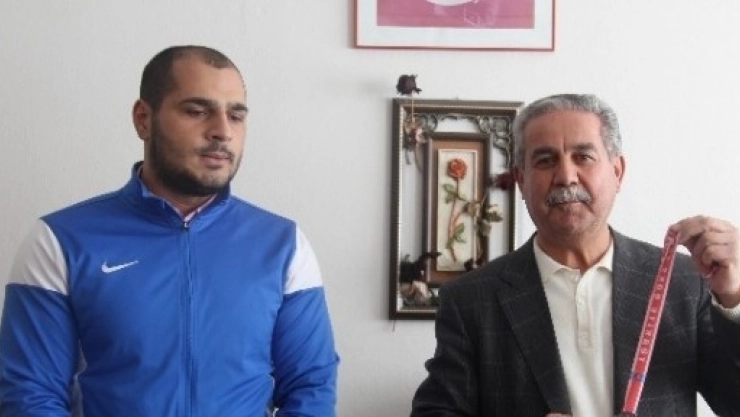 Boksör Aziz Mutlu'nun Hedefi Türkiye Şampiyonluğu