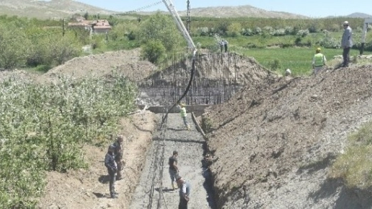 Bulgurlu Deresine Köprü Yapılıyor