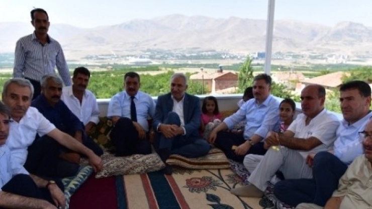 Asfalt Ve Kilit Taş Çalışmaları Yapılıyor