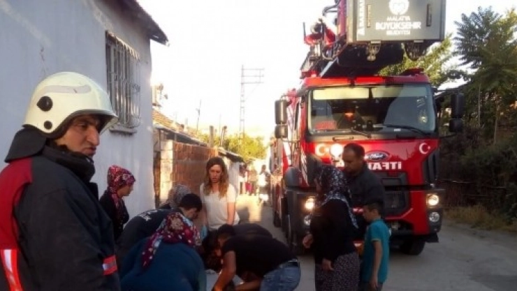Bunalıma Girdi, Evini Ateşe Verdi