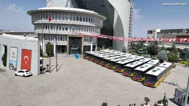 Büyükşehir Belediyesi otobüs filosunu güçlendirdi