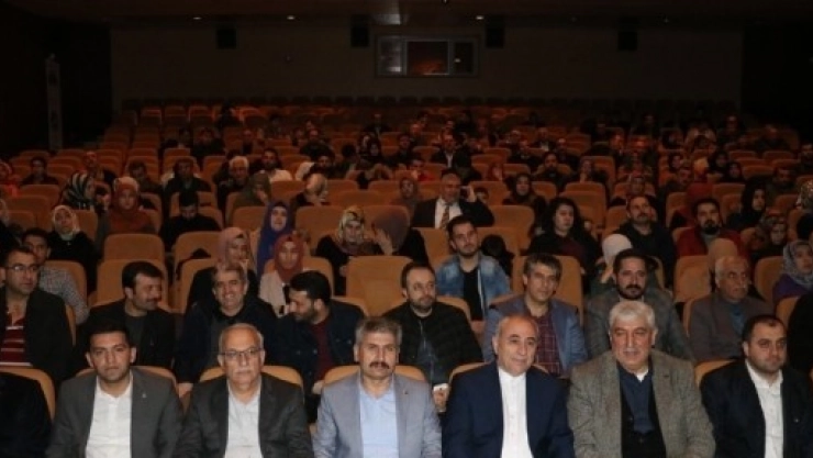 'cevizin Kabuğunu Kırmak' Konulu Konferans Düzenledi