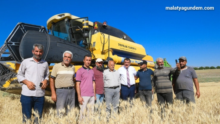 Çiftçilere dağıtılan tohumlar hasat ediliyor
