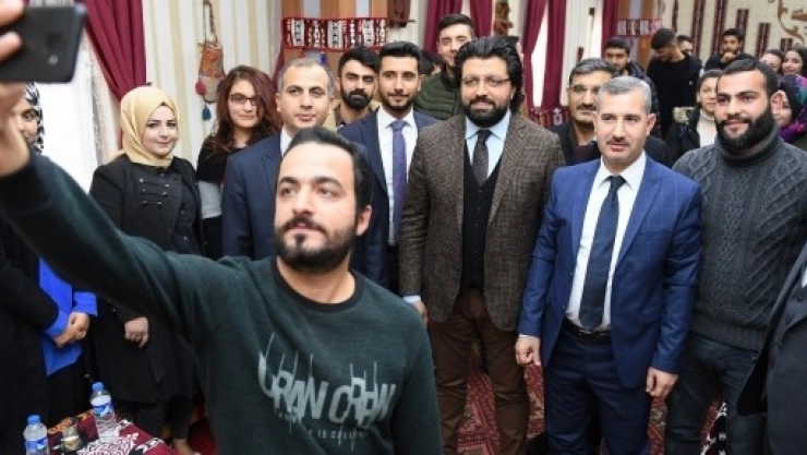 Çınar, Gençlerle Bir Araya Geldi