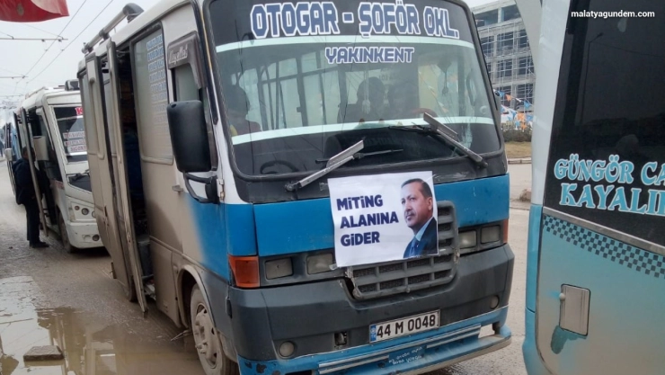 Cumhurbaşkanı Erdoğan'ın programına vatandaşları ücretsiz taşıyorlar