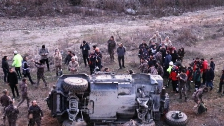 Polis zırhlı aracı kaza yaptı: 5 yaralı