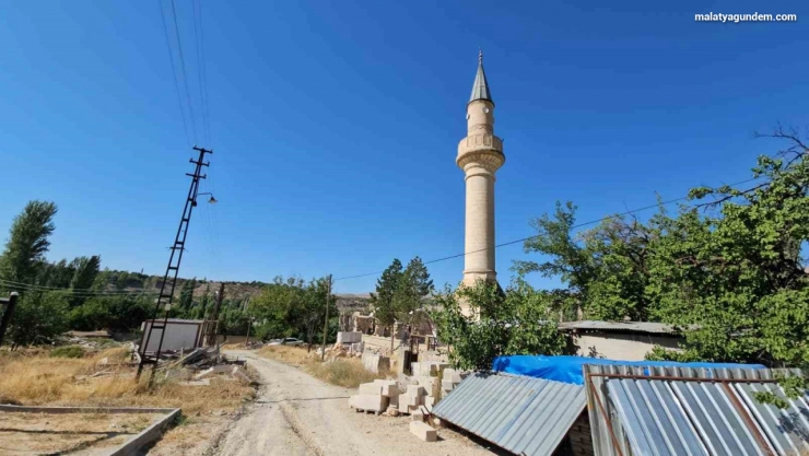 Darende'de tarihî Yusufpaşa Camisi yeniden ibadete açılmayı bekliyor