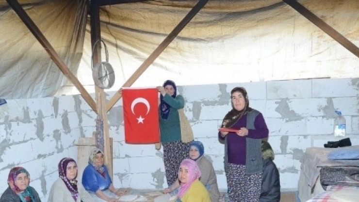 Darendeli Kadınlardan Mehmetçiğe Tandır Ekmeği