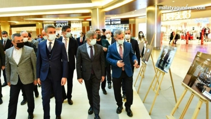 Demircan, 'covid-19 günlerinde yaşam' sergisinin açılışını yaptı