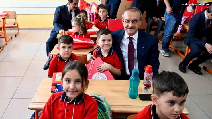 Deprem bölgesi Malatya'da 159 bin öğrenci için ilk zil çaldı